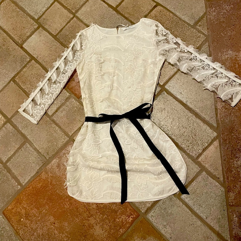 Piperlime NWT Women’s Embroidered White Minidress with Black Sash.